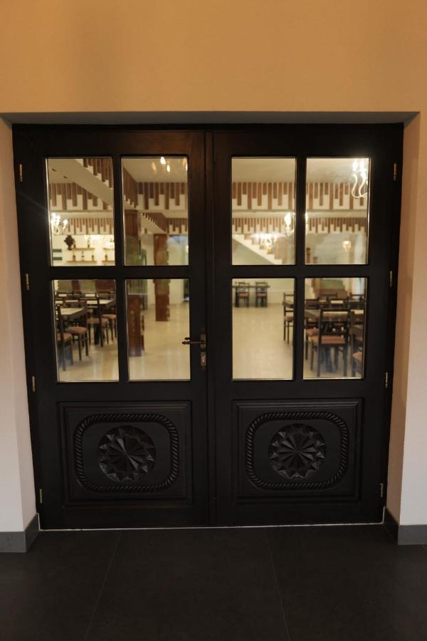 Apartamento Mosia Dar In Rai Berbesti Exterior foto